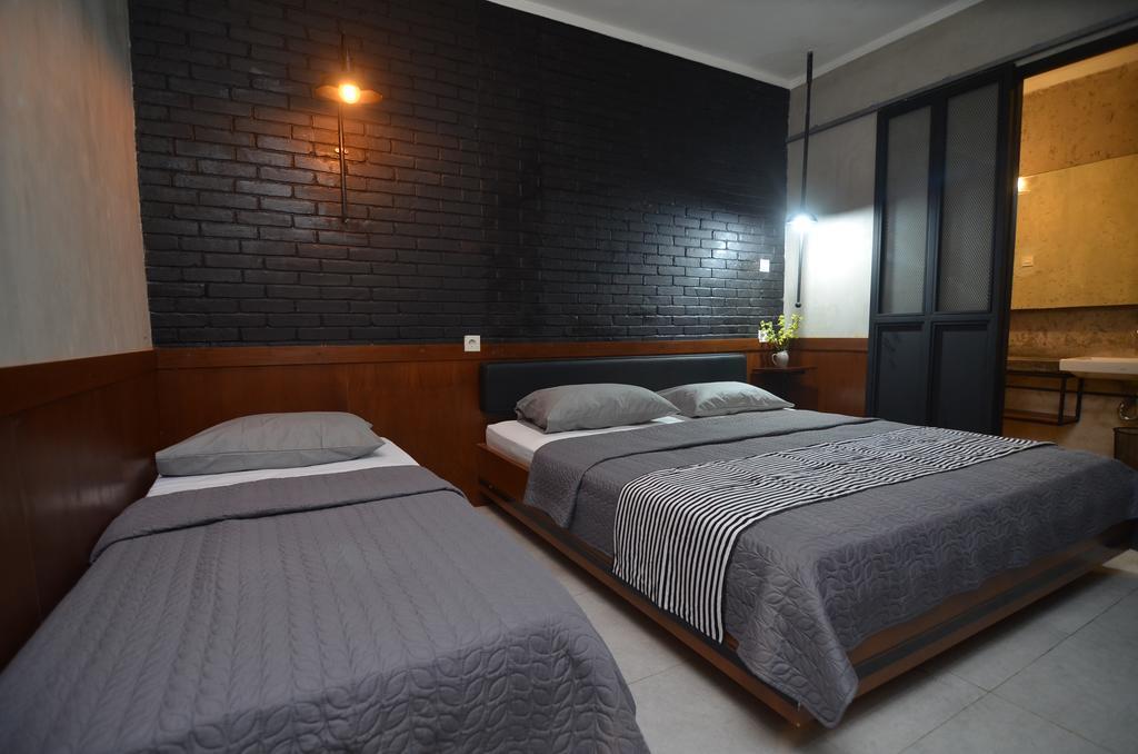 Wisma tamu Naraya House